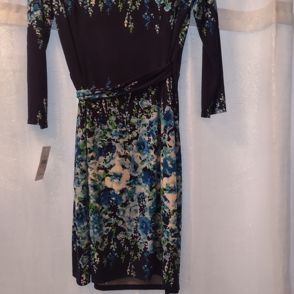 Dress - Picture 2 of 7